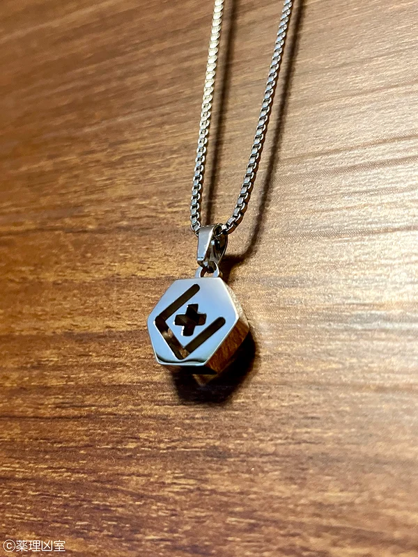 薬理凶室ペンダント (ステンレス製) | ドワンゴジェイピーストア